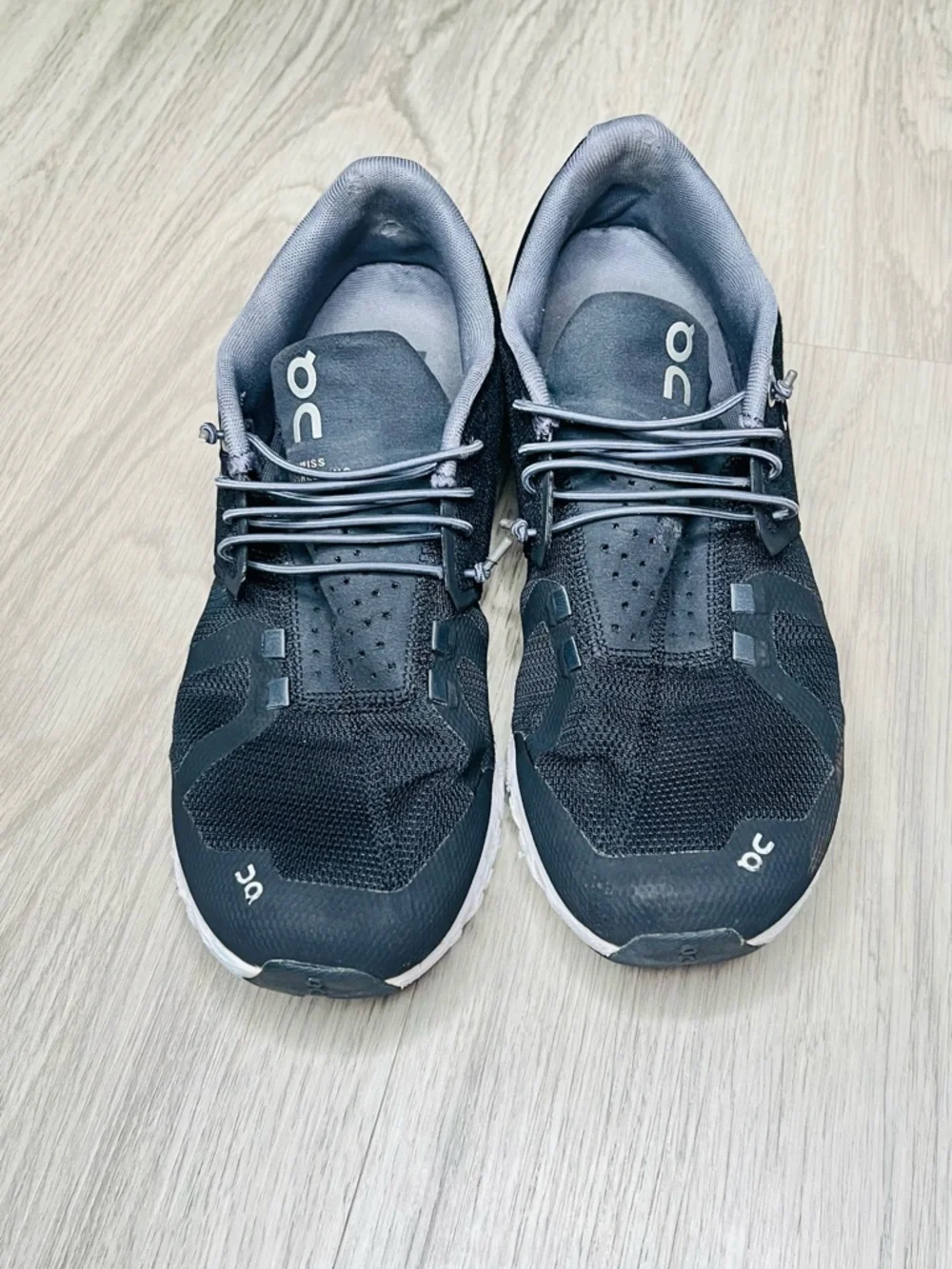 On Cloud Women’s 9.5 Black White Athletic Running Shoes Swiss Engineering *READ - Picture 2 of 13